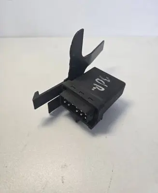 BMW 7 E65 E66 Glow plug pre-heat relay 2246919