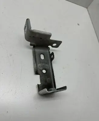 Volvo C40 Fender mounting bracket 31469374 23W39