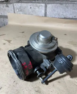 Volkswagen Transporter - Caravelle T5 EGR valve 070128070E V200 234209039