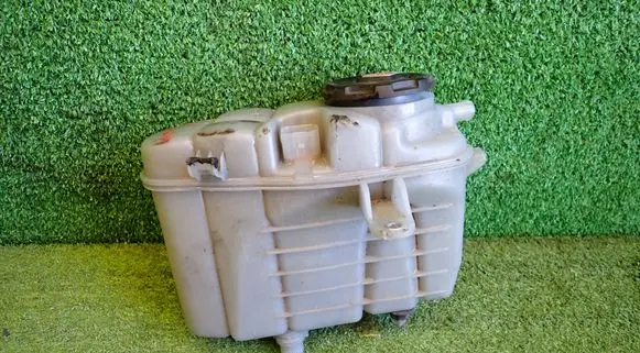 Audi A6 S6 C8 4K Coolant expansion tank/reservoir 