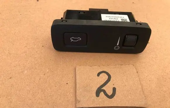 Volvo XC60 Tailgate opening switch P31376510 15W143 T15140047501