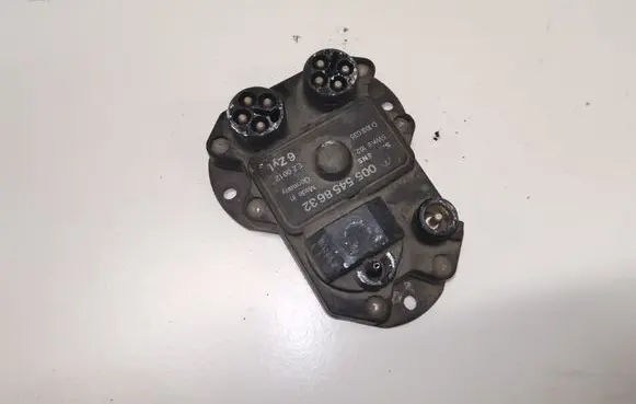 Mercedes-Benz E W124 Ignition amplifier control unit 0055458632