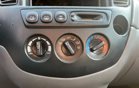 Mazda Tribute Air conditioning/heating control unit 