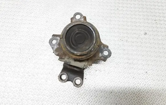 Honda FR-V Engine mount bracket