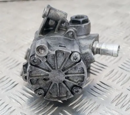 Mercedes-Benz E W210 Power steering pump 210829412