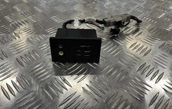 Infiniti Q60 USB socket connector 284H34GA0C