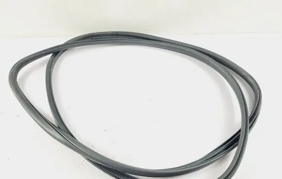 Nissan Pathfinder R52 Front door rubber seal