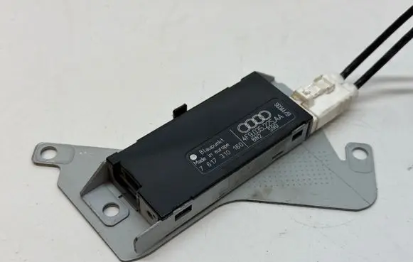 Audi A6 S6 C6 4F Aerial antenna amplifier 4F9035225AA 7617310160