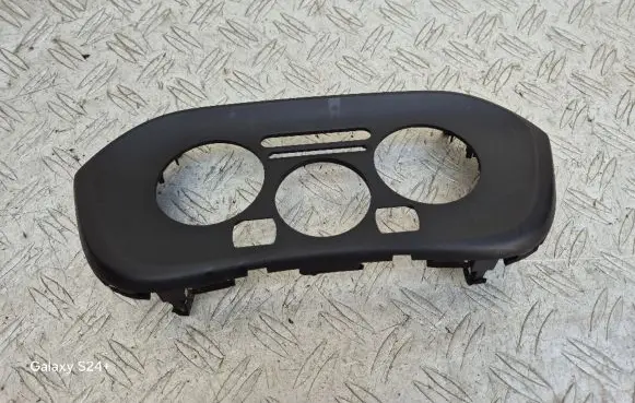 Nissan Juke I F15 Climate control/heater control trim 275701KA0A