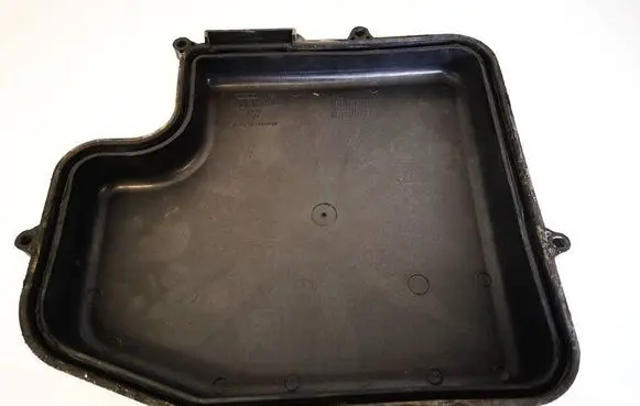Volkswagen PASSAT B5.5 Fuse box cover 8D1907613A
