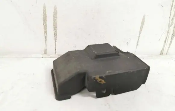 Peugeot 3008 I Other engine bay part 9664966580