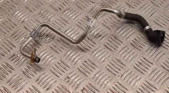 BMW 5 G30 G31 Engine coolant pipe/hose