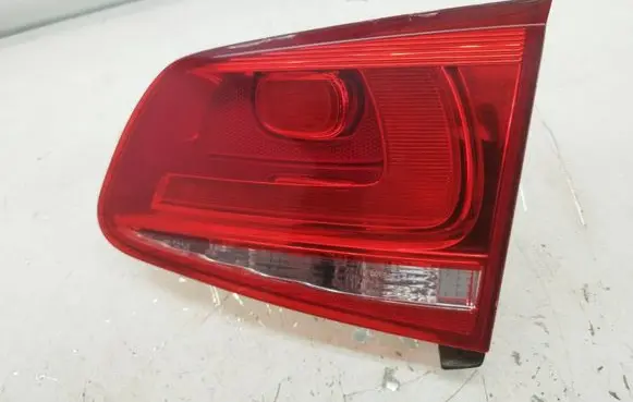Tailgate rear/tail lights