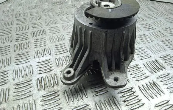 Mercedes-Benz E W213 Engine mount bracket A2132400600