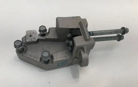 Gearbox mounting bracket