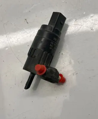 Skoda Octavia Mk2 (1Z) Windscreen/windshield washer pump 1K6955651 061217