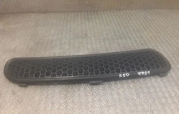 Mini One - Cooper R50 - 53 Front bumper upper radiator grill 7122506