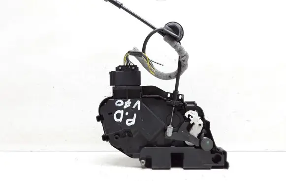 Volvo V70 Front door lock 31253674