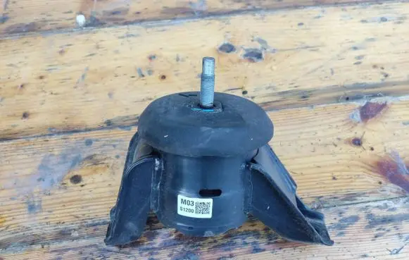 Engine mount bracket