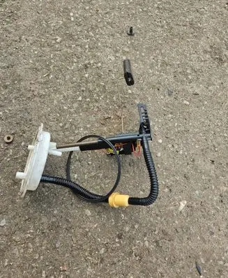 BMW 5 E60 E61 Fuel level sensor 0580303042 681302 6765849