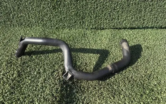 Engine coolant pipe/hose