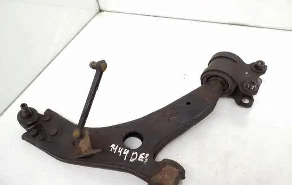 Ford Focus Front lower control arm/wishbone