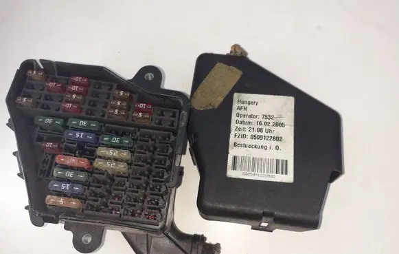 Audi A6 S6 C6 4F Fuse box set A0053063 A053073