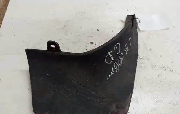 Citroen C5 Rear mudguard 940302