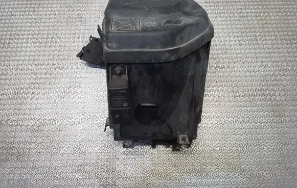 Peugeot Partner Fuse box set 9658447380