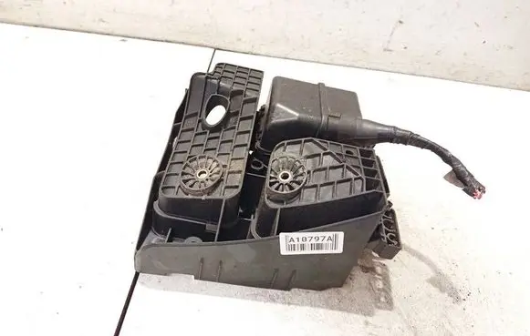 Volkswagen Touran I Fuse box set