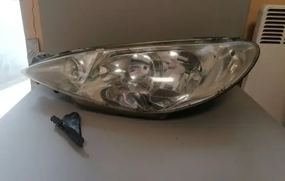 Peugeot 206 Headlight/headlamp 9628666880 89001771