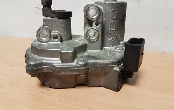 Audi A8 S8 D3 4E Intake manifold valve actuator/motor 057129086H