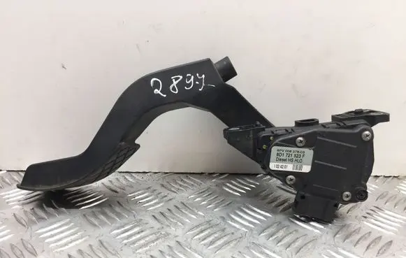 Volkswagen PASSAT B5.5 Accelerator throttle pedal 8D1721523F