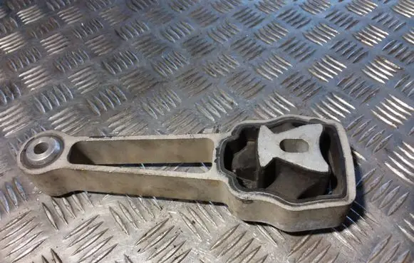 Volvo S80 Engine mount bracket 30680474 6G926P082GC