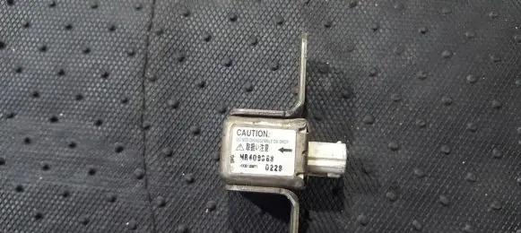 Mitsubishi Pajero Airbag deployment crash/impact sensor MR409363 X008T25671
