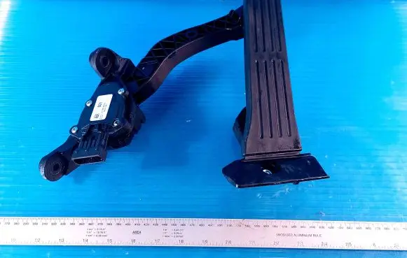 KIA Ceed Accelerator throttle pedal 327003XXXX
