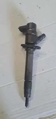 Volvo S60 Fuel injector 8658352