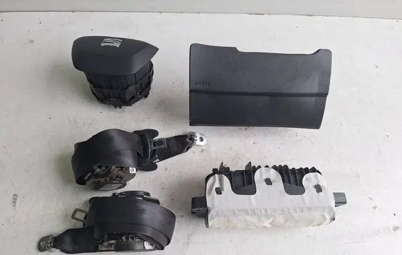 Seat Alhambra (Mk2) Steering wheel airbag cover 5F0880201J