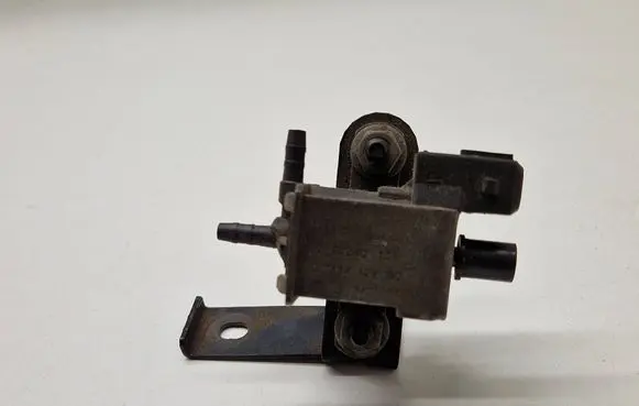 BMW X5 E53 Vacuum valve 1742711