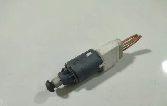 Renault Scenic II - Grand scenic II Brake pedal sensor switch 