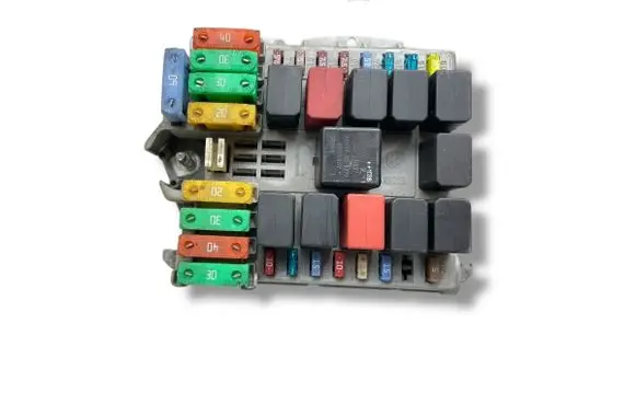 Iveco Daily 4th gen Fuse module 69501171 20100910