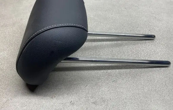 Opel Insignia B Rear seat headrest 