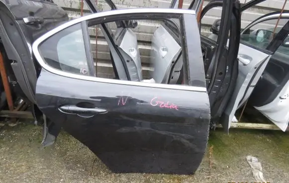 Alfa Romeo Giulia Rear door