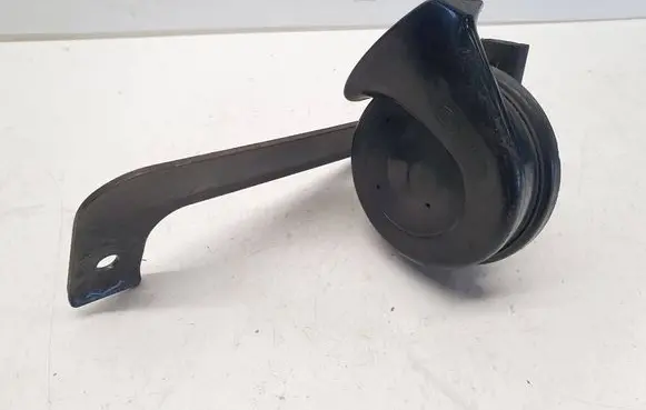Volkswagen Touareg I Horn signal 28657625