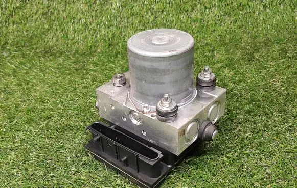 Land Rover Discovery 3 - LR3 ABS Pump SRB500440 0265235020