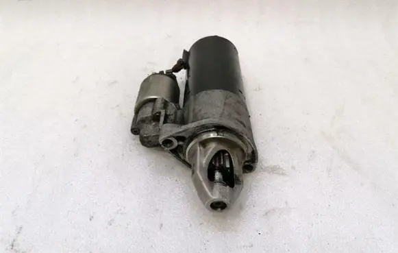 Mercedes-Benz CLS C219 Starter motor A0061516201