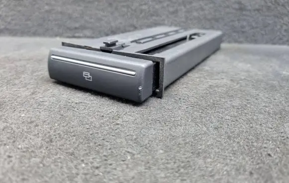 Audi A3 S3 8P Dashboard storage box/compartment 8P0941561