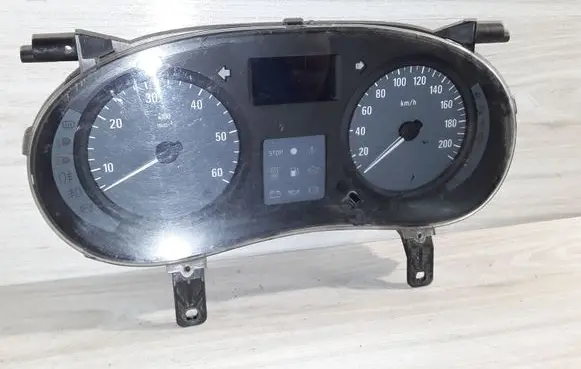 Opel Vivaro Speedometer (instrument cluster) 216788871 P8200390129