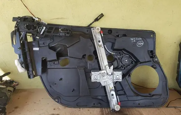 Ford Fiesta Front window lifting mechanism without motor