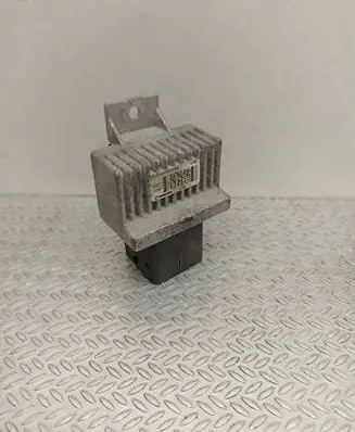 Citroen Berlingo Coolant fan relay 110678071R